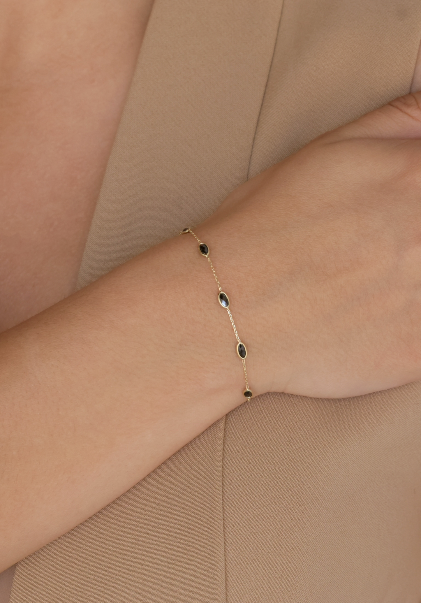 14k black ovate